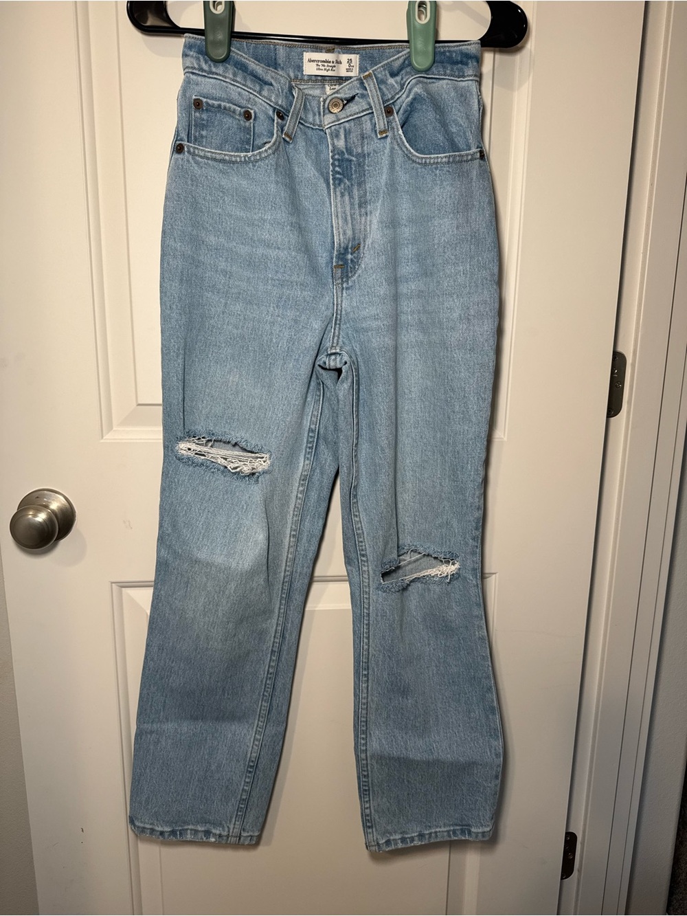 Abercrombie & Fitch Light Blue Straight-Leg Jeans with Knee Rips